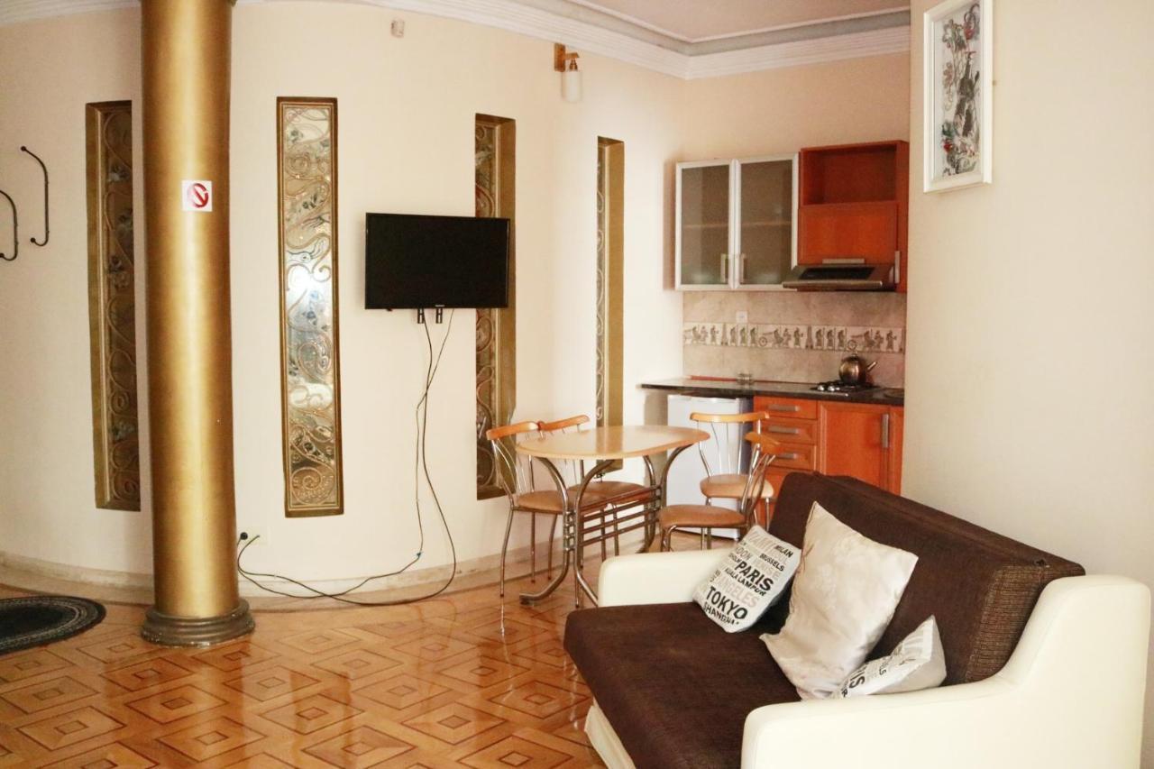 Luxors Garden Hotel Batumi Eksteriør billede