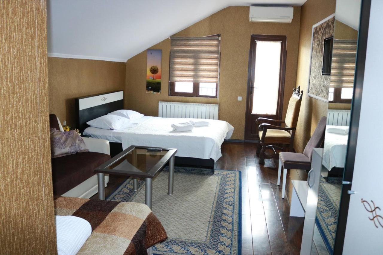 Luxors Garden Hotel Batumi Eksteriør billede